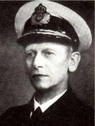 Aage Helgesen Vedel * 1. september 1894 + 9. februar 1981. Kilde: Bubblewatcher – https://www.bubblewatcher.de/nordland/