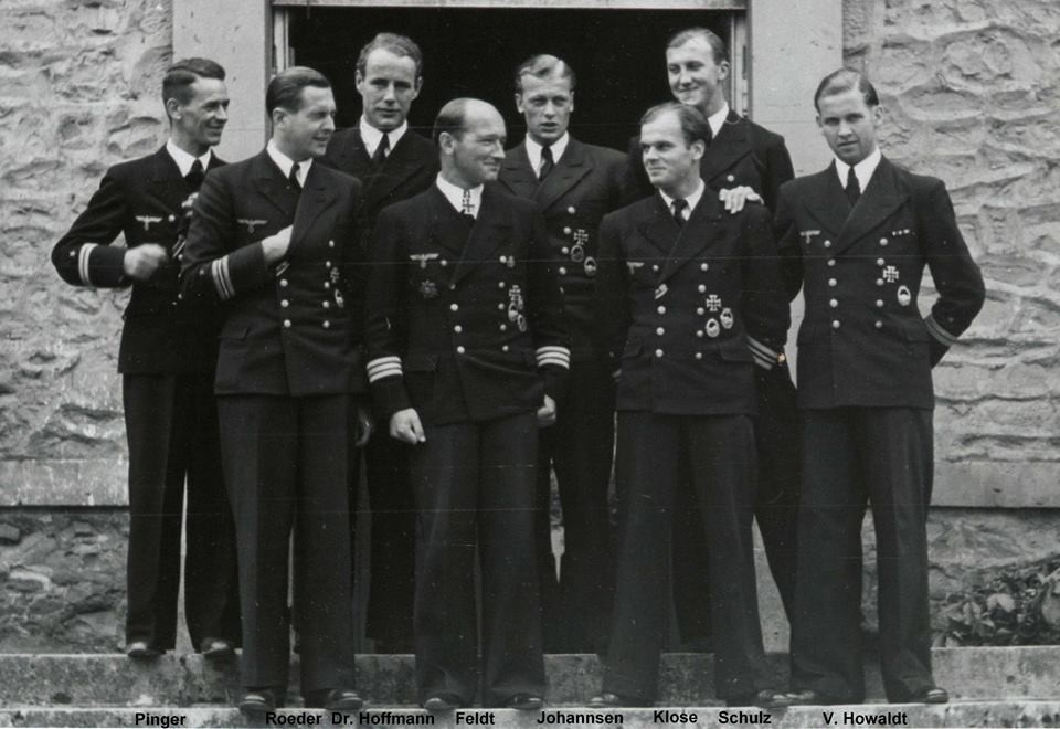 Fælles historisk kildebillede: Korvetkaptajn Feld med nogle af sine officerskammerater. Kilde: Bubblewatcher – https://www.bubblewatcher.de/4-schnellboote/